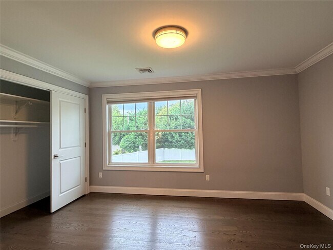 Building Photo - 28 Fern Dr E