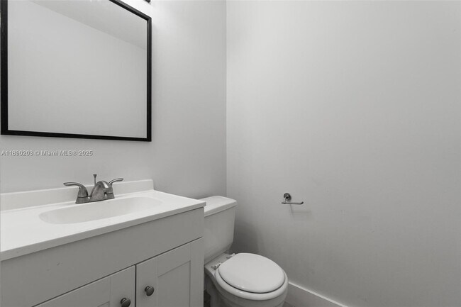 Building Photo - 6255 SW Kendale Lakes Cir