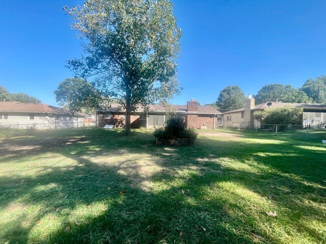 Building Photo - 3269 N Weller Ave