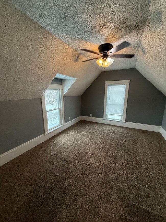 Building Photo - 532 S 16th St