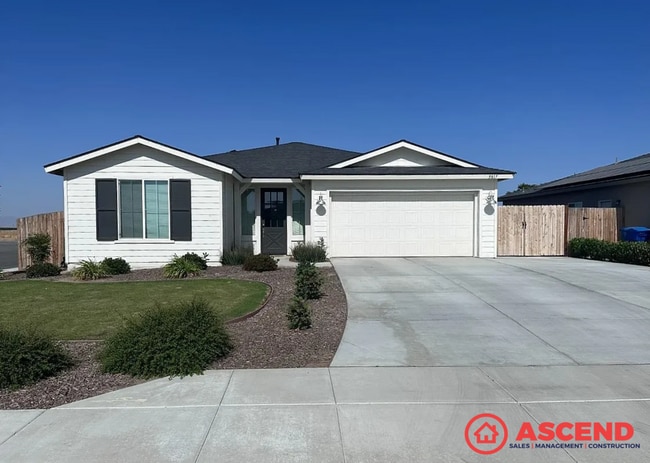 Primary Photo - Captivating 3 Bedroom in Southwest Bakersf...
