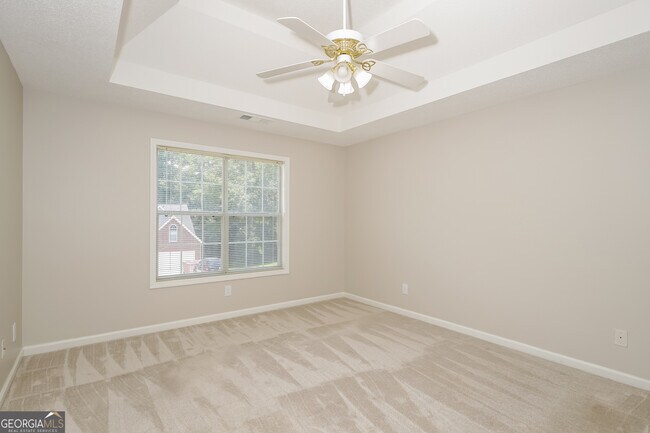 Building Photo - 1352 Vine Cir