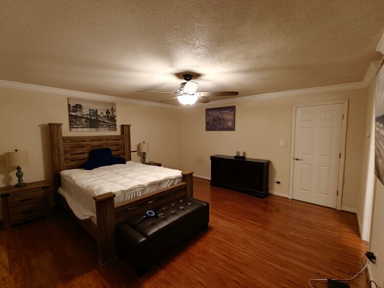 Building Photo - 4945 Coquina Key Dr SE