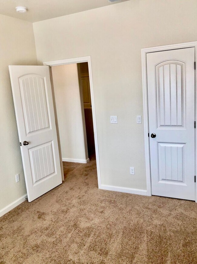 Building Photo - REDUCED!!!  Charming 5 Bedroom 3 Bath Home for Rent