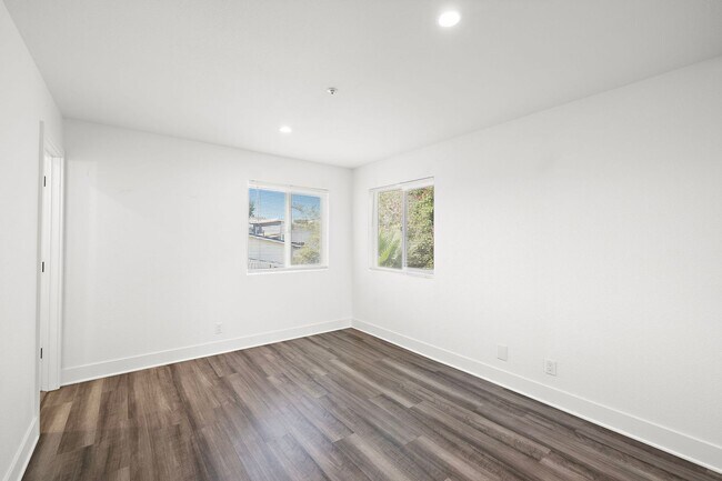 Building Photo - 161 Avenida Florencia
