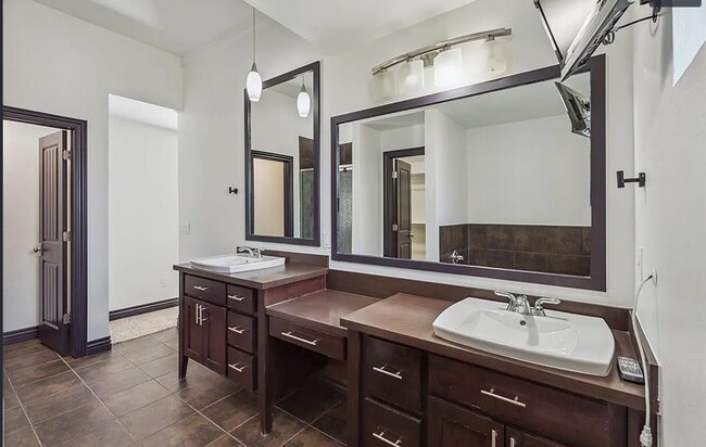 Building Photo - Edmond Schools with Upgrades