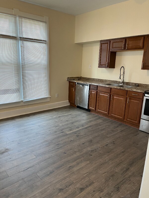 Primary Photo - 239 E 9th St