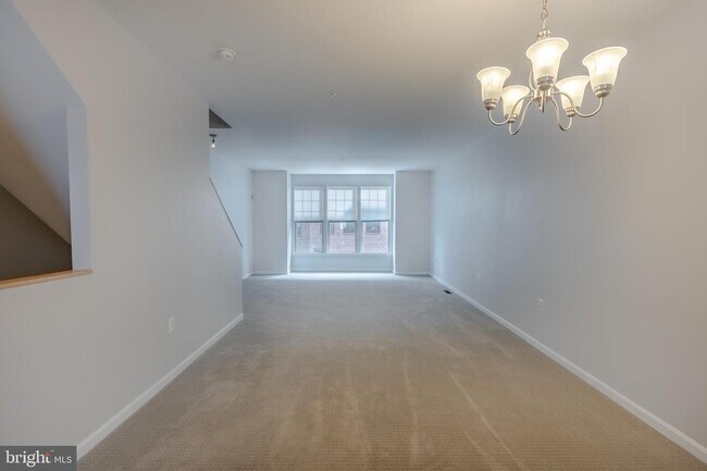 Building Photo - 530 Canton Ct
