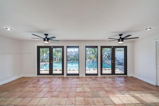 Building Photo - 1704 SW 5th Ct