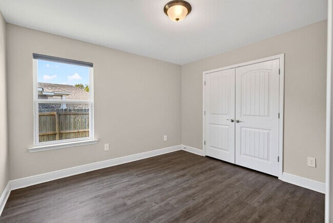 Building Photo - 15028 Emersyn Ln