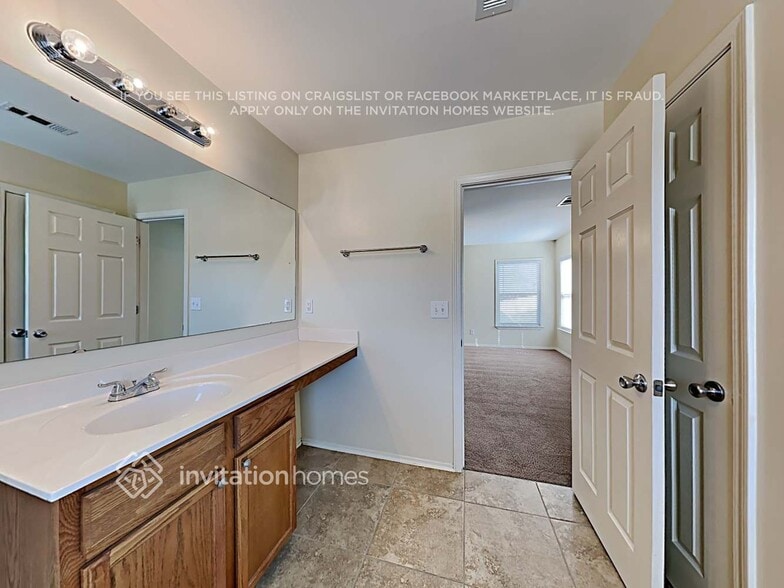 Building Photo - 120 Tulip Dr