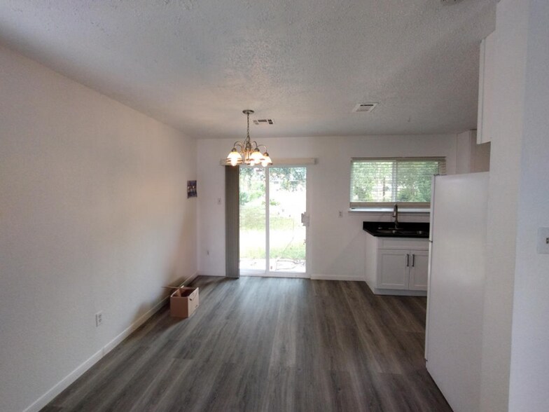 Building Photo - 2510 Skyline Dr