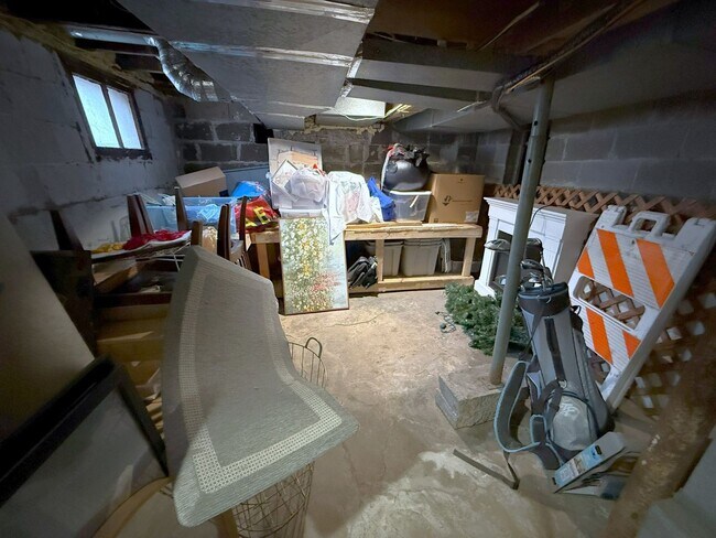 Building Photo - 1114 Milton St