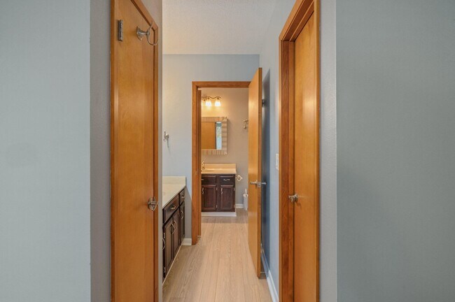 Building Photo - 101 Cedar Ridge Way