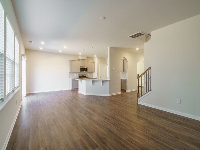 Building Photo - Very New 5 Bedroom 3 full baths in Steele Creek