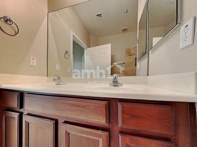 Building Photo - 4616 S Emery