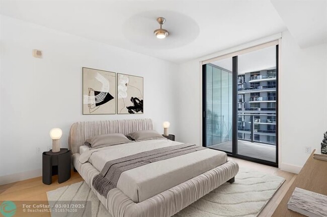 Building Photo - 1010 Brickell Ave