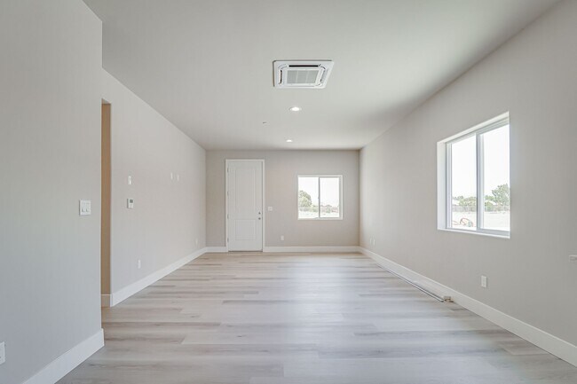 Building Photo - 5216 Hawkwatch Ln