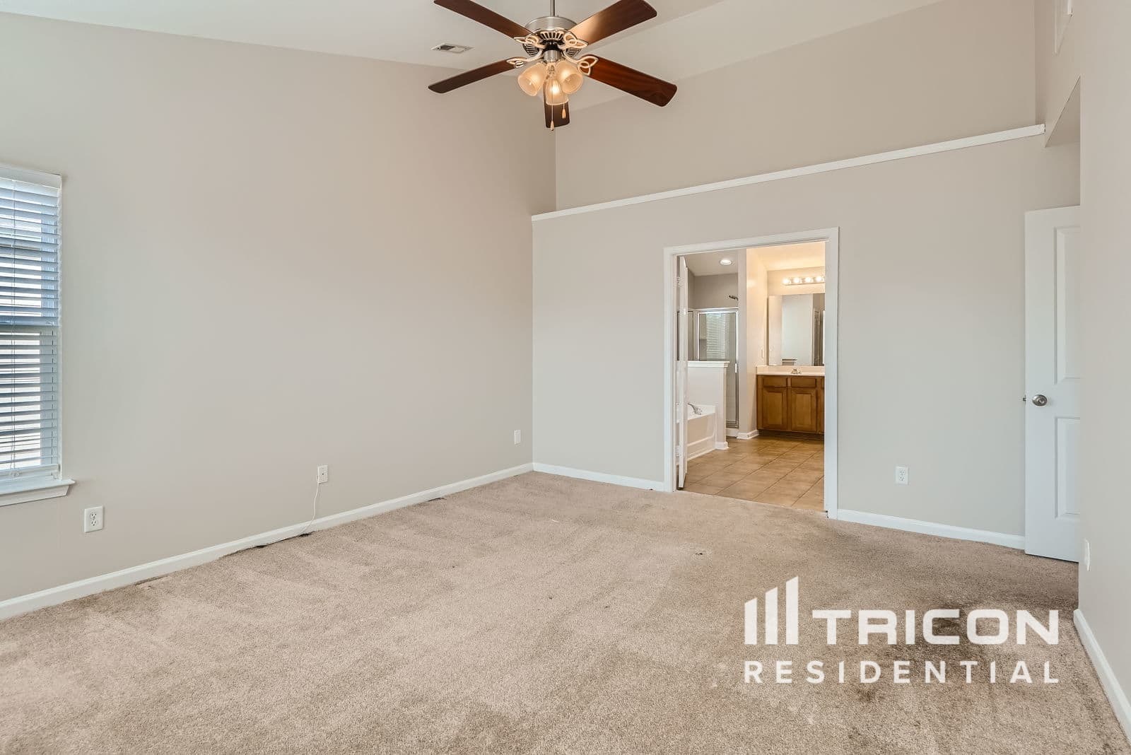 Building Photo - 12733 Oakton Hunt Dr