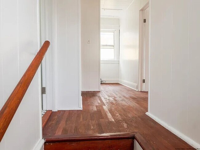 Building Photo - 2 Bedroom Single-Family Home, Newburgh
