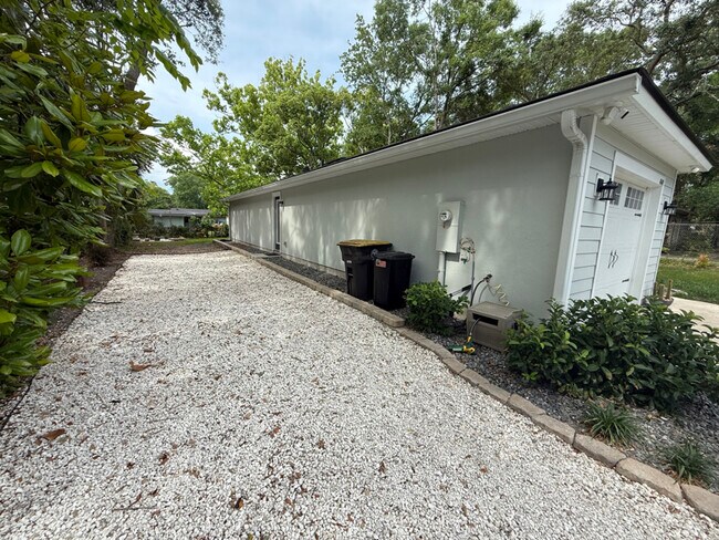 Building Photo - 4649 Suray Ave