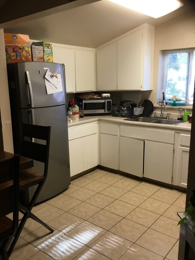 Building Photo - Charming 3 bedroom 2 bath for Rent!