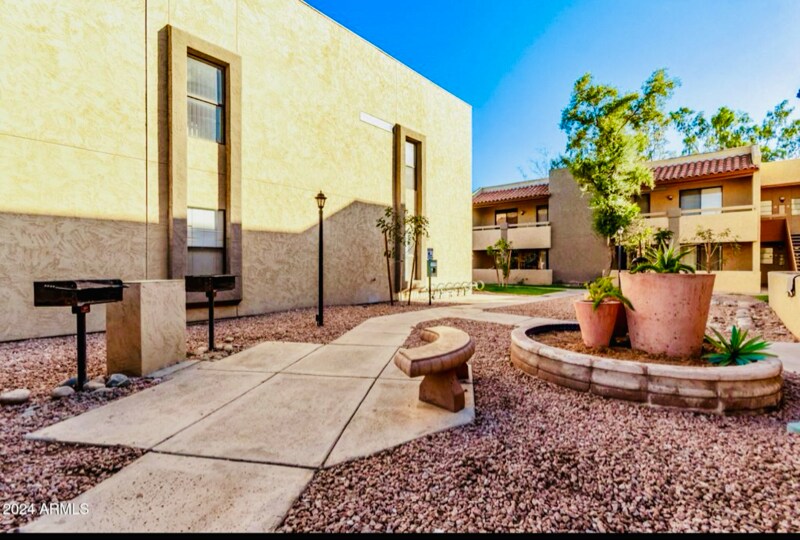 Building Photo - 1125 E Broadway Rd