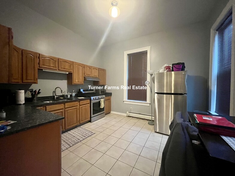 Building Photo - 8 Centre St