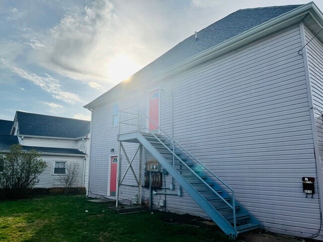 Building Photo - 321 W Main St