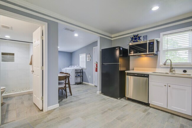 Building Photo - 541 Circle Dr