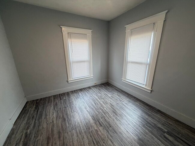 Building Photo - 115 Conron-E