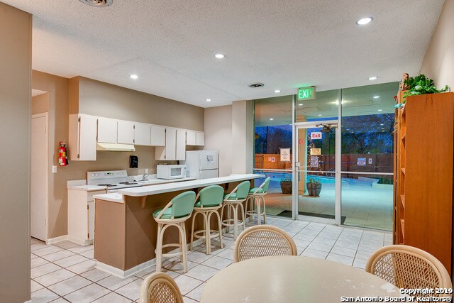 Building Photo - 7039 San Pedro Ave