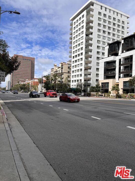 Building Photo - 10787 Wilshire Blvd