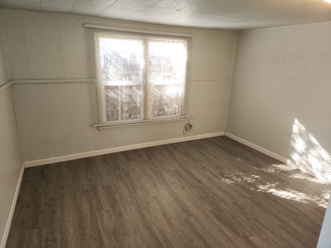 Building Photo - 2343 E Boulder St