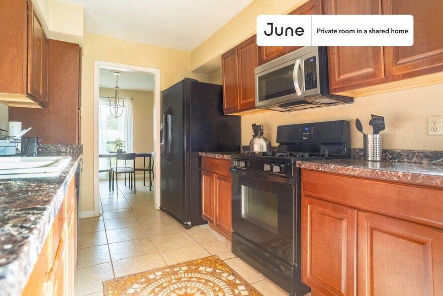 Building Photo - Room in Shared 4 bed/2 bath home