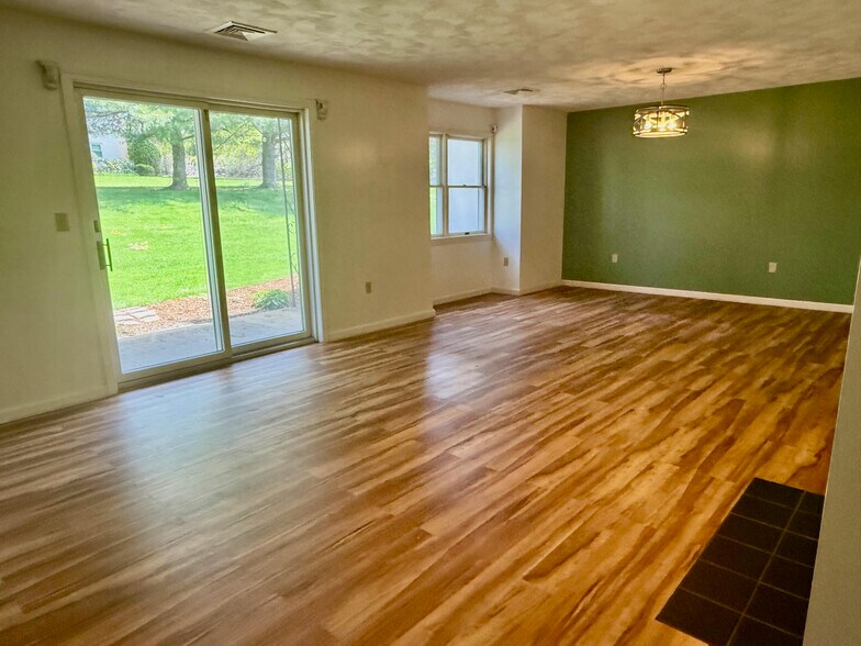 Building Photo - 185 Manville Hill Rd