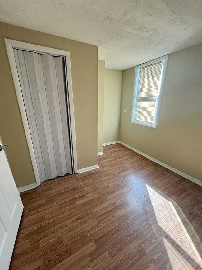 Building Photo - 150 S Sumner Ave