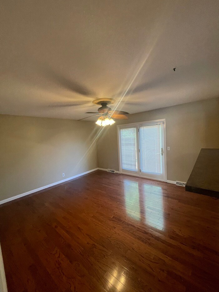 Building Photo - 6947 Highland Park Dr