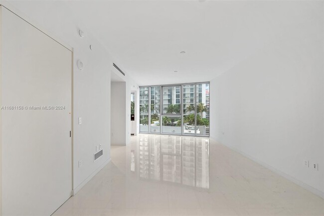 Building Photo - 300 Biscayne Blvd Way