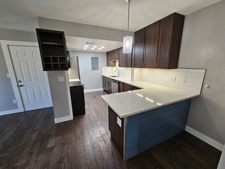 Building Photo - 1960 S Xanadu Way