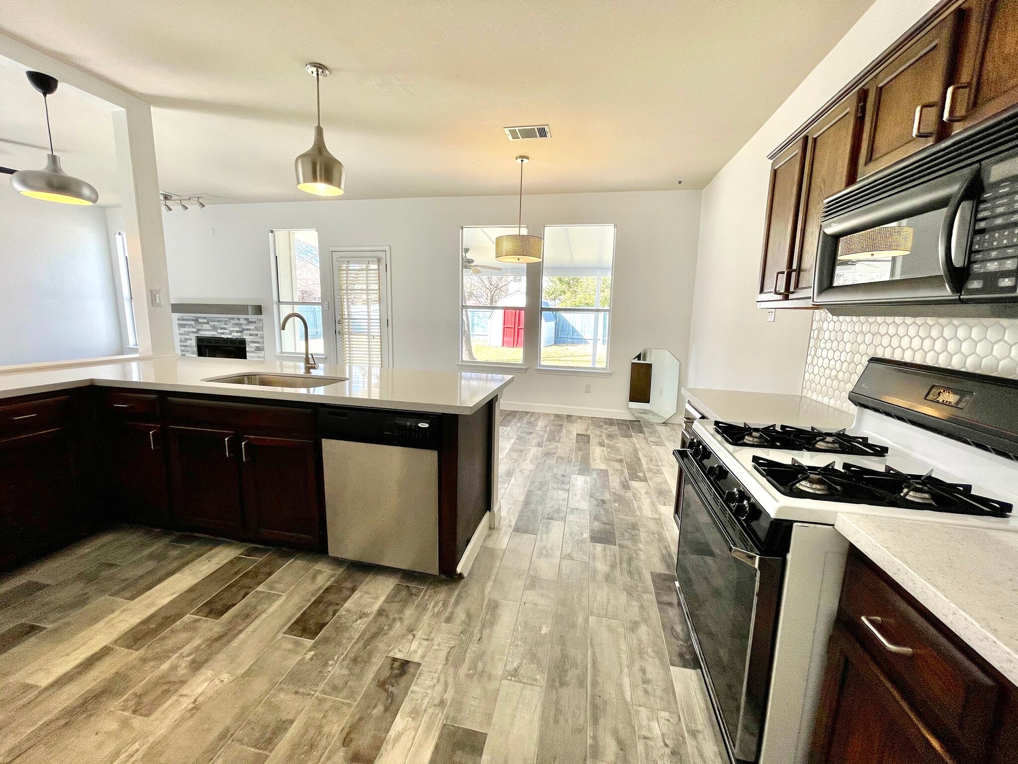 Kitchen - 13400 Rossello Dr