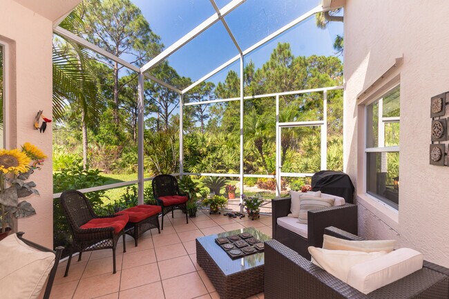 Building Photo - 329 NW Treeline Trce