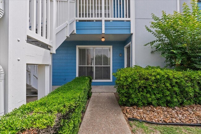 Building Photo - 3506 Cove View Blvd