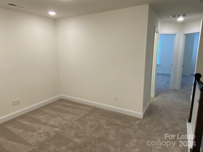 Building Photo - 1006 Moffat Ln