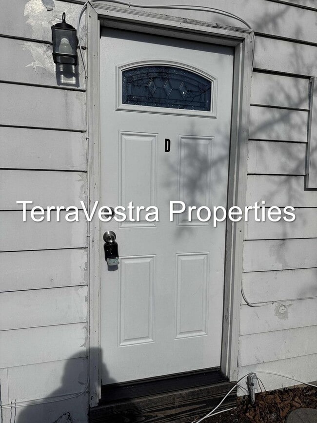 Building Photo - 1881 Williamstown Erial Rd