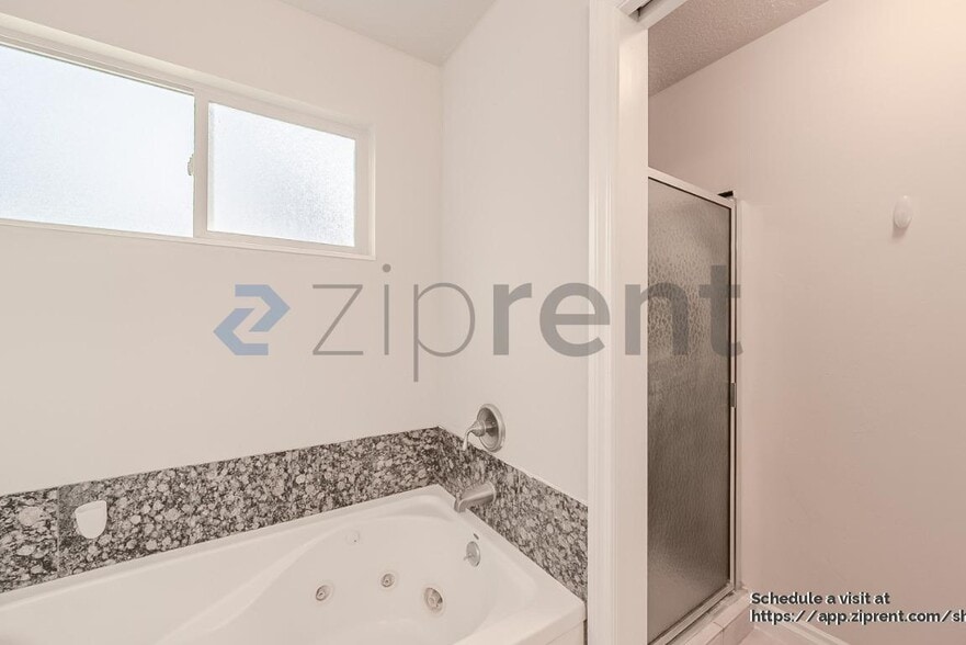 Building Photo - 10326 Avondale Dr