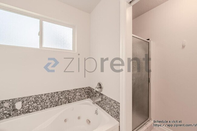 Building Photo - 10326 Avondale Dr