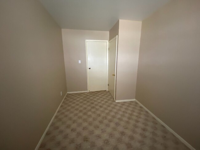 Building Photo - 6117 Landsdowne Dr