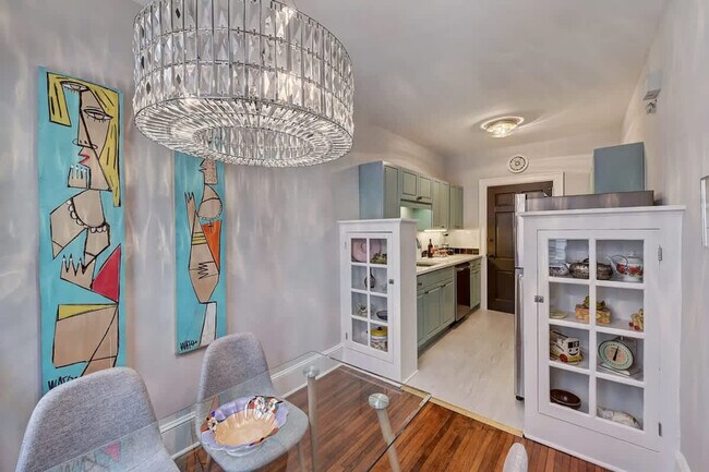 Building Photo - 518 Lamar Ave