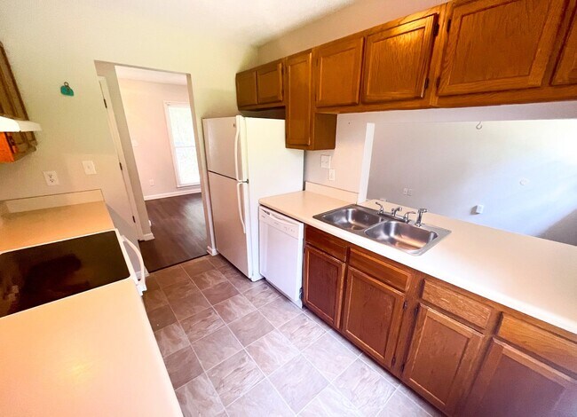 Building Photo - 3 bedroom, 2 bathroom ranch style home in Greensboro, NC